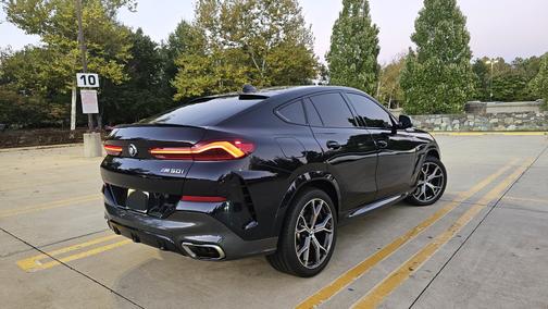 2022 BMW X6 M50i