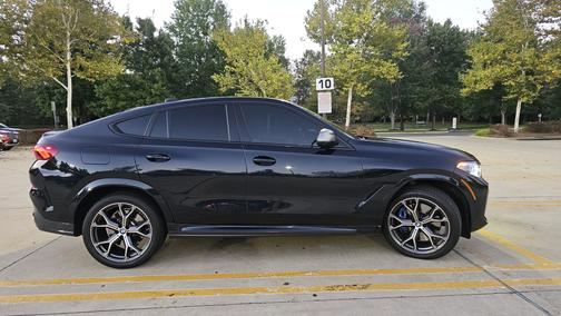 2022 BMW X6 M50i