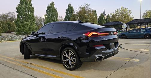 2022 BMW X6 M50i