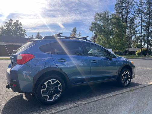 Blue 2017 Subaru Crosstrek 2.0i Premium