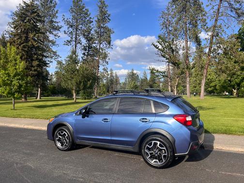Blue 2017 Subaru Crosstrek 2.0i Premium