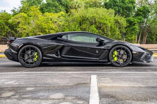 2024 Lamborghini Revuelto Base