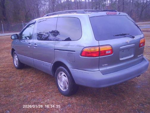 1999 Toyota Sienna LE