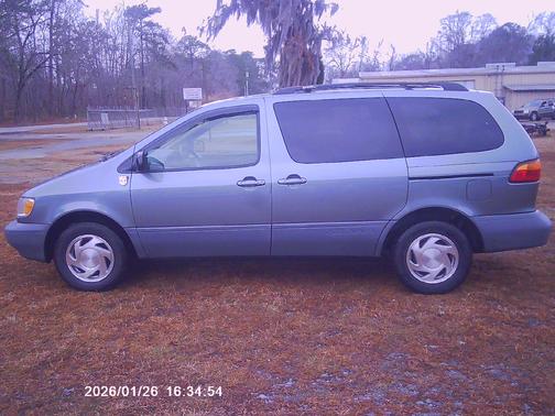 1999 Toyota Sienna LE