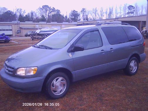 1999 Toyota Sienna LE