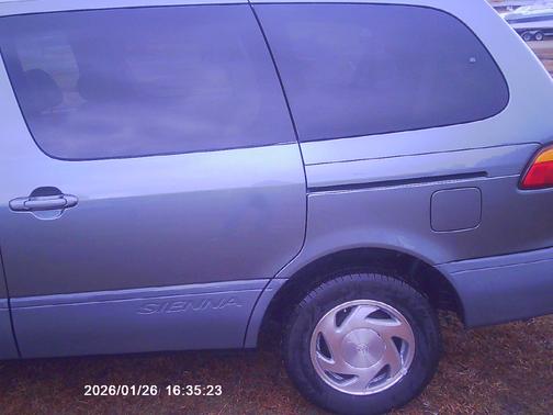 1999 Toyota Sienna LE