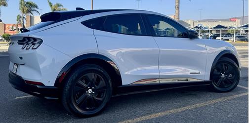 2022 Ford Mustang Mach-E California Route 1