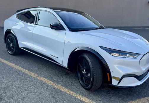 2022 Ford Mustang Mach-E California Route 1