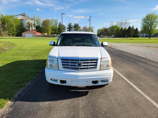 2002 Cadillac Escalade Base