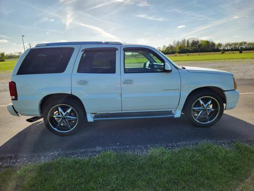 2002 Cadillac Escalade Base