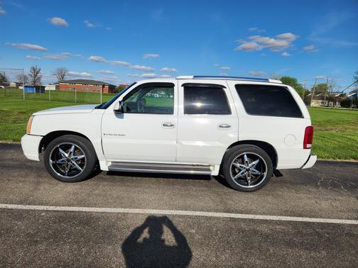 2002 Cadillac Escalade Base