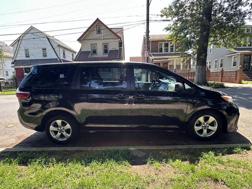 2018 Toyota Sienna L