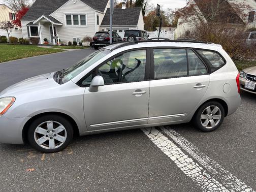2007 Kia Rondo LX