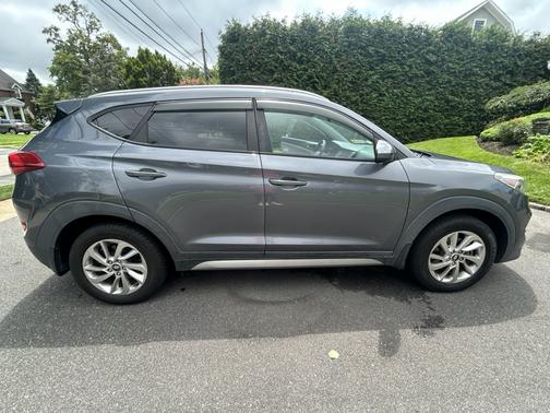 Gray 2017 Hyundai TUCSON SE