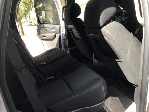 Silver 2011 GMC Yukon SLE