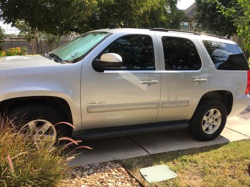 Silver 2011 GMC Yukon SLE