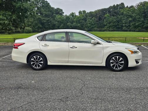 White 2014 Nissan Altima 2.5 S