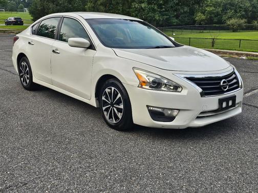 White 2014 Nissan Altima 2.5 S