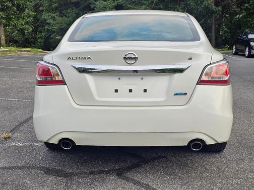 White 2014 Nissan Altima 2.5 S