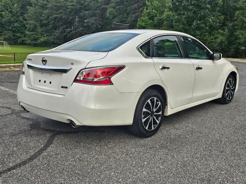 White 2014 Nissan Altima 2.5 S