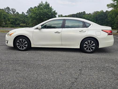 White 2014 Nissan Altima 2.5 S