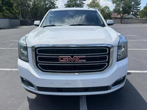 White 2017 GMC Yukon XL SLT