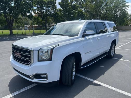 White 2017 GMC Yukon XL SLT