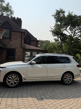 White 2025 BMW X7 xDrive40i