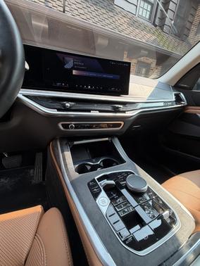 White 2025 BMW X7 xDrive40i