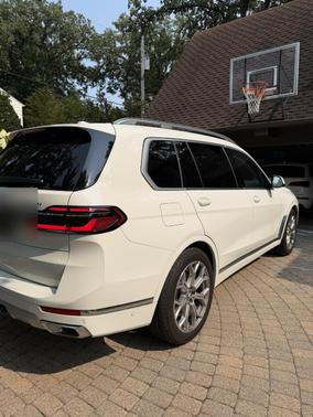 White 2025 BMW X7 xDrive40i