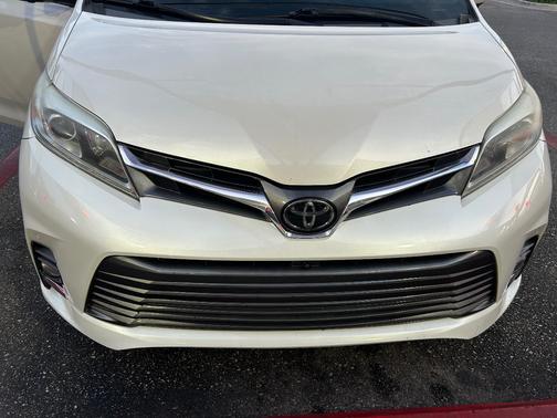 White 2019 Toyota Sienna Limited Premium