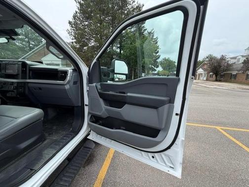 White 2024 Ford F-250 XL