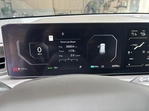 White 2024 Kia EV9 Light Long Range