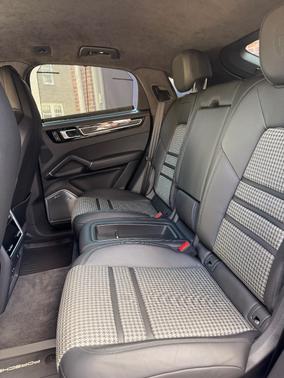 2023 Porsche Cayenne Cayenne GTS
