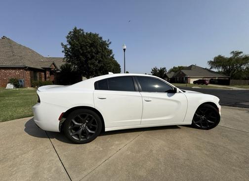 White 2017 Dodge Charger SXT