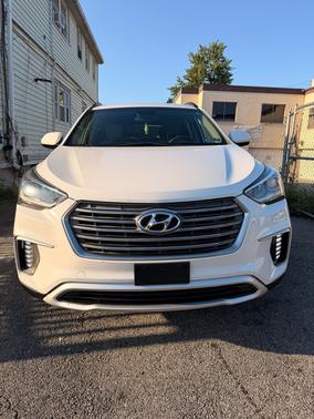 White 2017 Hyundai SANTA FE SE