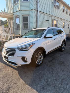 White 2017 Hyundai SANTA FE SE