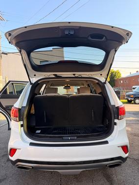 White 2017 Hyundai SANTA FE SE