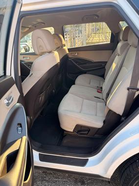 White 2017 Hyundai SANTA FE SE