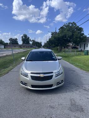 Beige 2013 Chevrolet Cruze 1LT