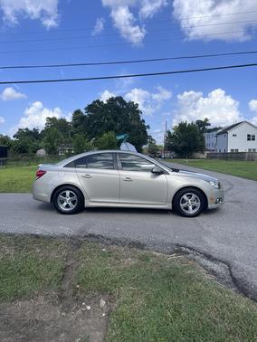 Beige 2013 Chevrolet Cruze 1LT