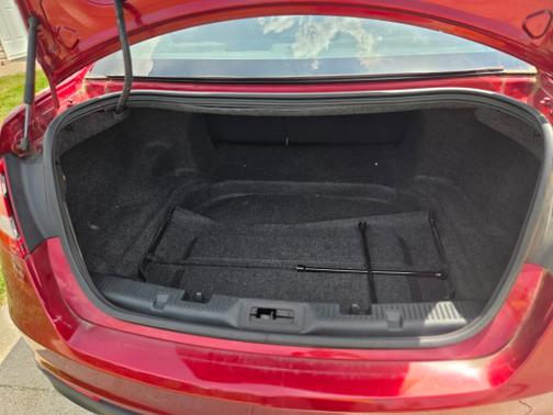 Red 2016 Ford Taurus SEL