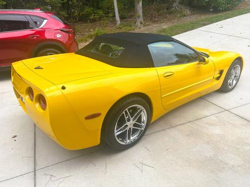 2004 Chevrolet Corvette Base