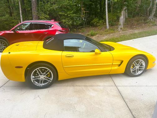 2004 Chevrolet Corvette Base