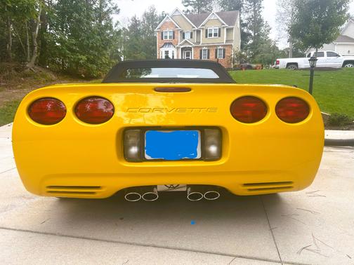 2004 Chevrolet Corvette Base