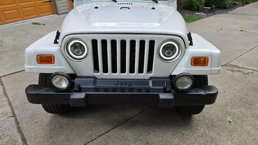 White 2000 Jeep Wrangler Sahara