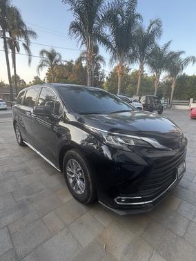 2022 Toyota Sienna XLE
