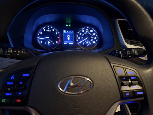 Silver 2017 Hyundai TUCSON SE