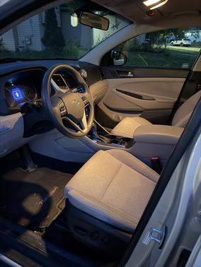 Silver 2017 Hyundai TUCSON SE