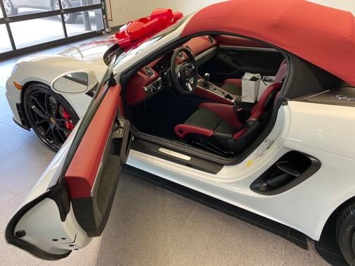 2022 Porsche 718 Spyder Base